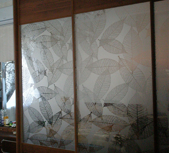 shkafy-kupe-zerkalnye-shkaf-kupe-travlenie-zerkala-1